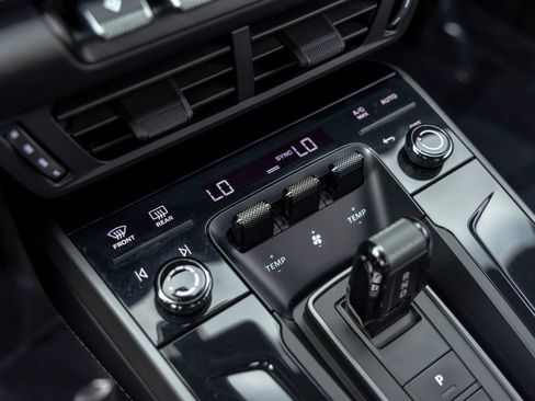 Used 2025 Porsche 911 Carrera image 39