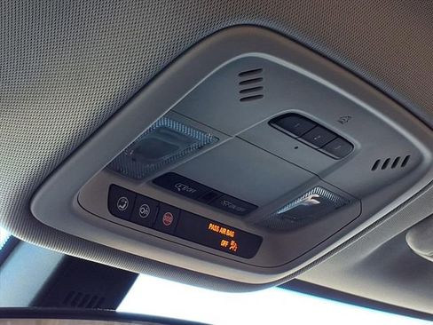 Certified 2020 Chevrolet Traverse LT image 16