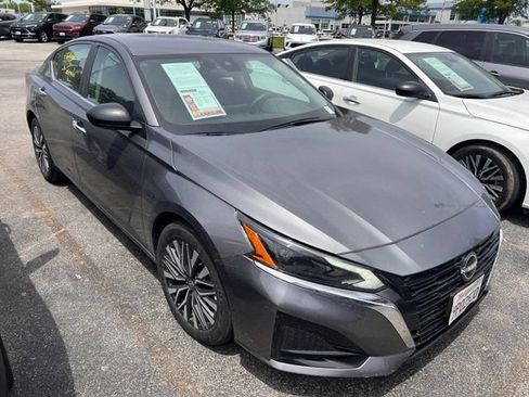 Used 2025 Nissan Altima 2.5 SV FWD image 1