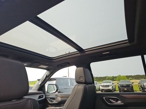 Used 2023 Chevrolet Suburban High Country w/ Premium Package 2 image 11