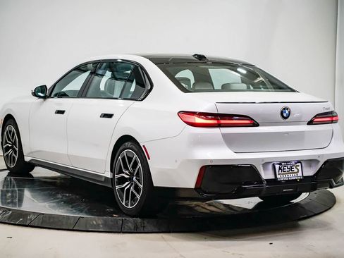 Used 2024 BMW 740i w/ Premium Package 2 RWD image 2