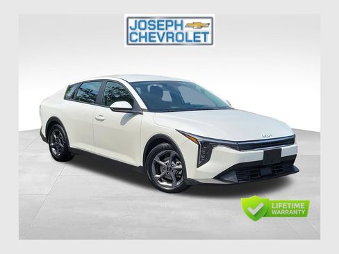 Used 2025 Kia K4 FWD image 1