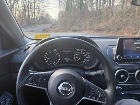 Used 2025 Nissan Sentra SV image 32