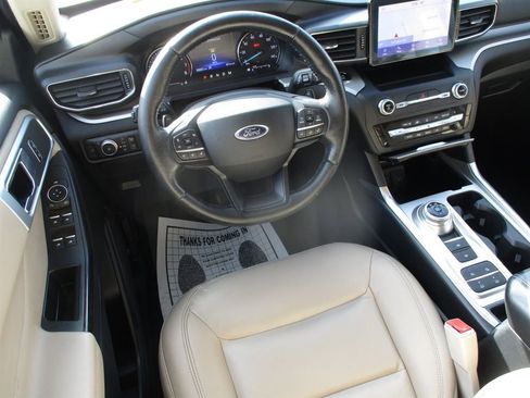 Used 2020 Ford Explorer XLT w/ Equipment Group 202A image 5