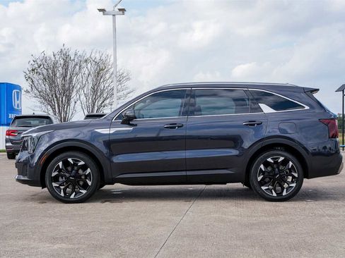 Used 2025 Kia Sorento EX image 3