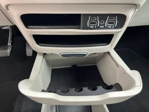 Used 2024 Chrysler Pacifica Touring-L FWD image 26