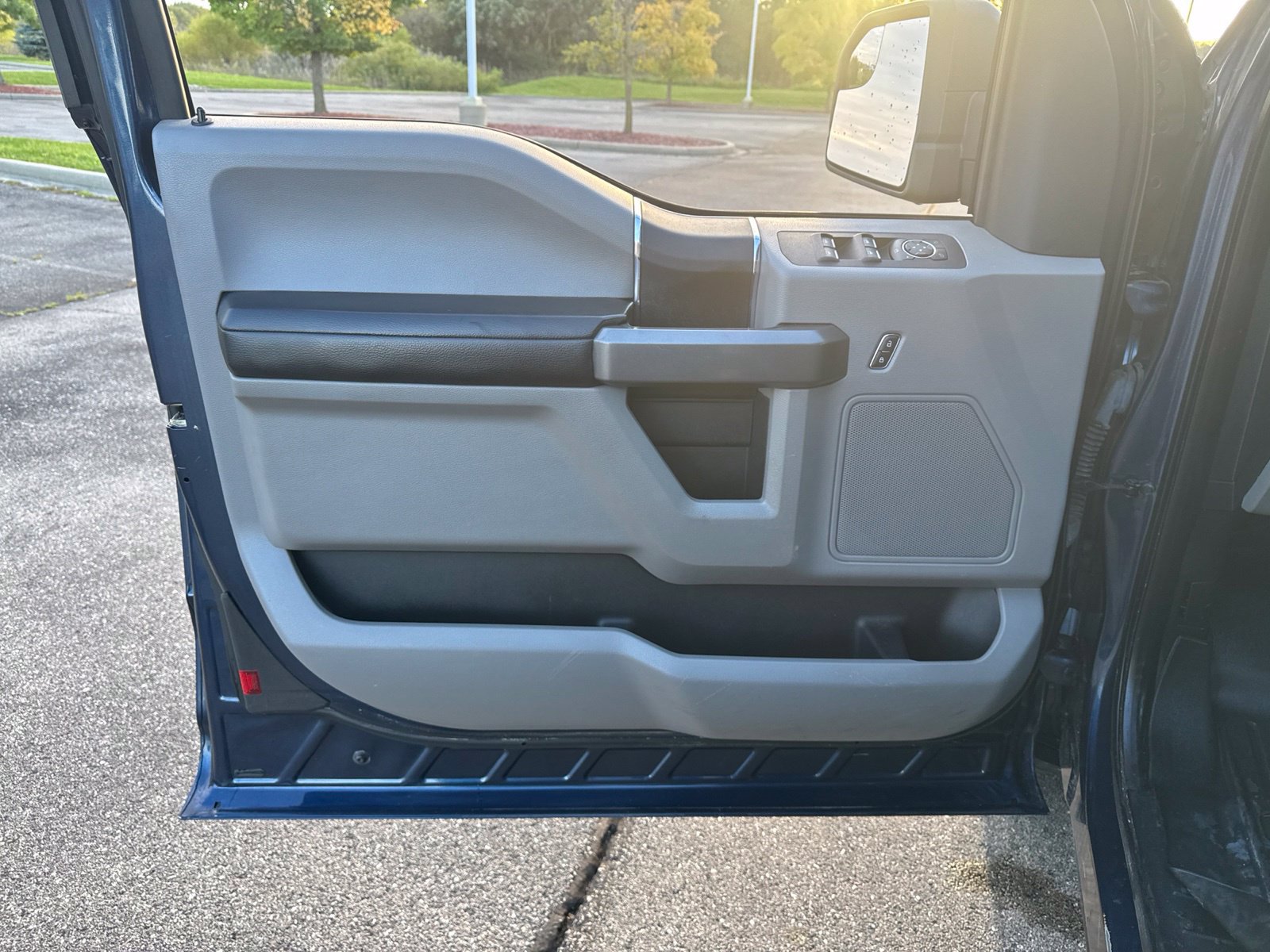 Used 2015 Ford F150 XLT AWD/4WD image 12