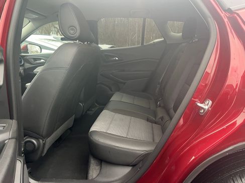 Used 2025 Chevrolet Trax LT w/ LT Convenience Package image 20