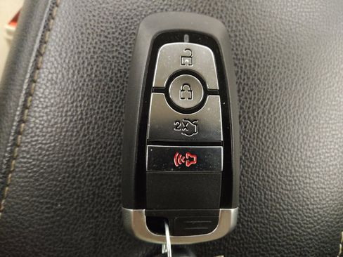 Used 2019 Ford Fusion SE image 32