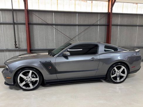 Used 2010 Ford Mustang GT Premium image 5