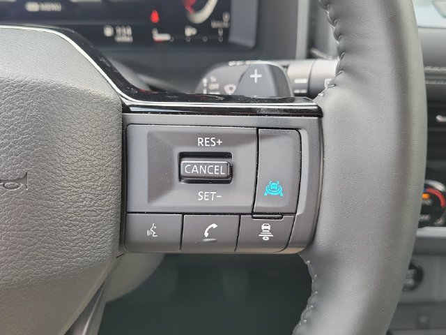 Certified 2025 Nissan Rogue SL w/ SL Premium Package FWD image 28