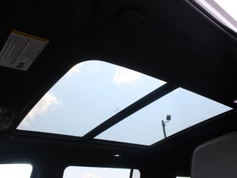 Used 2022 GMC Yukon XL SLT w/ SLT Premium Package RWD image 68