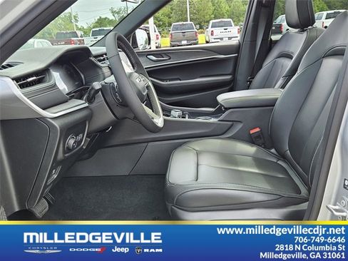 New 2025 Jeep Grand Cherokee Limited w/ Black Appearance Package image 7