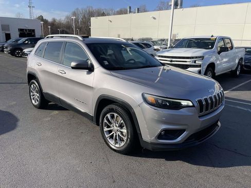 Used 2019 Jeep Cherokee Latitude Plus image 2