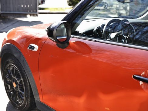 Used 2019 MINI Cooper 2-Door Hardtop w/ Storage Package image 10