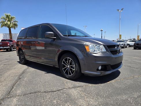 Used 2017 Dodge Grand Caravan GT FWD image 4