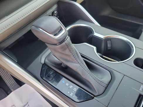 Certified 2021 Toyota Highlander XLE FWD image 22