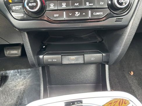 Used 2022 Kia Niro EX Premium w/ Cold Weather Package FWD image 30