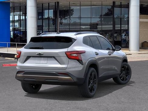 New 2026 Chevrolet Trax ACTIV w/ Sunroof Package FWD image 4