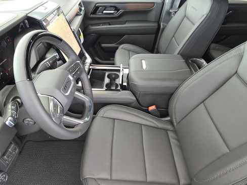 New 2026 GMC Yukon XL Denali w/ Denali Reserve Package image 10