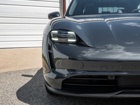 Used 2022 Porsche Taycan image 13