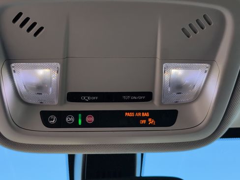 Used 2020 Chevrolet Traverse LS image 17