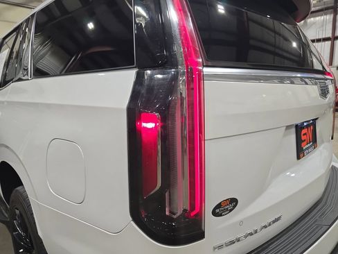 Used 2022 Cadillac Escalade Luxury AWD/4WD image 35