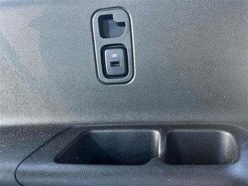 Used 2023 Chevrolet Traverse LS image 30