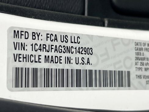 Used 2022 Jeep Grand Cherokee Laredo E image 30