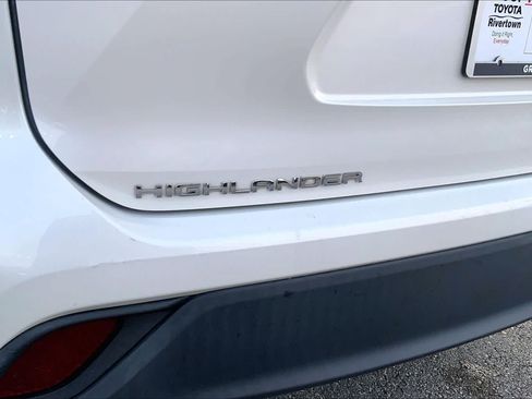 Used 2021 Toyota Highlander L FWD image 28