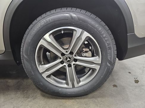 Used 2019 Mercedes-Benz GLC 300 4MATIC image 34