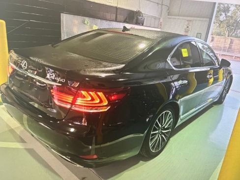 Used 2013 Lexus LS 460 w/ F-Sport Pkg RWD image 13