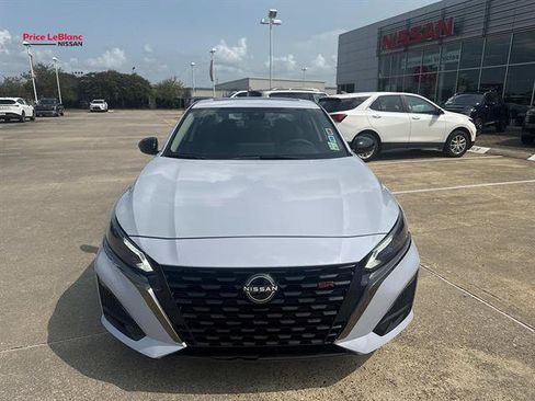 Used 2023 Nissan Altima 2.5 SR w/ SR Premium Package FWD image 2