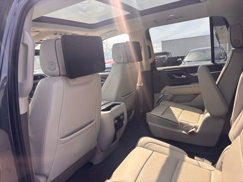 Used 2021 GMC Yukon Denali w/ Denali Ultimate Package AWD/4WD image 10