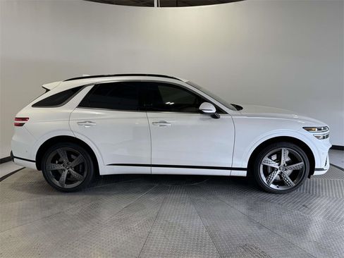 Used 2023 Genesis GV70 2.5T w/ Sport Prestige Package image 8
