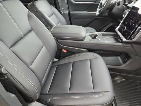 New 2026 GMC Acadia Elevation w/ Elevation Premium Package FWD image 9