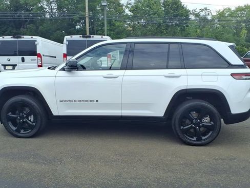 Certified 2023 Jeep Grand Cherokee Altitude AWD/4WD image 9