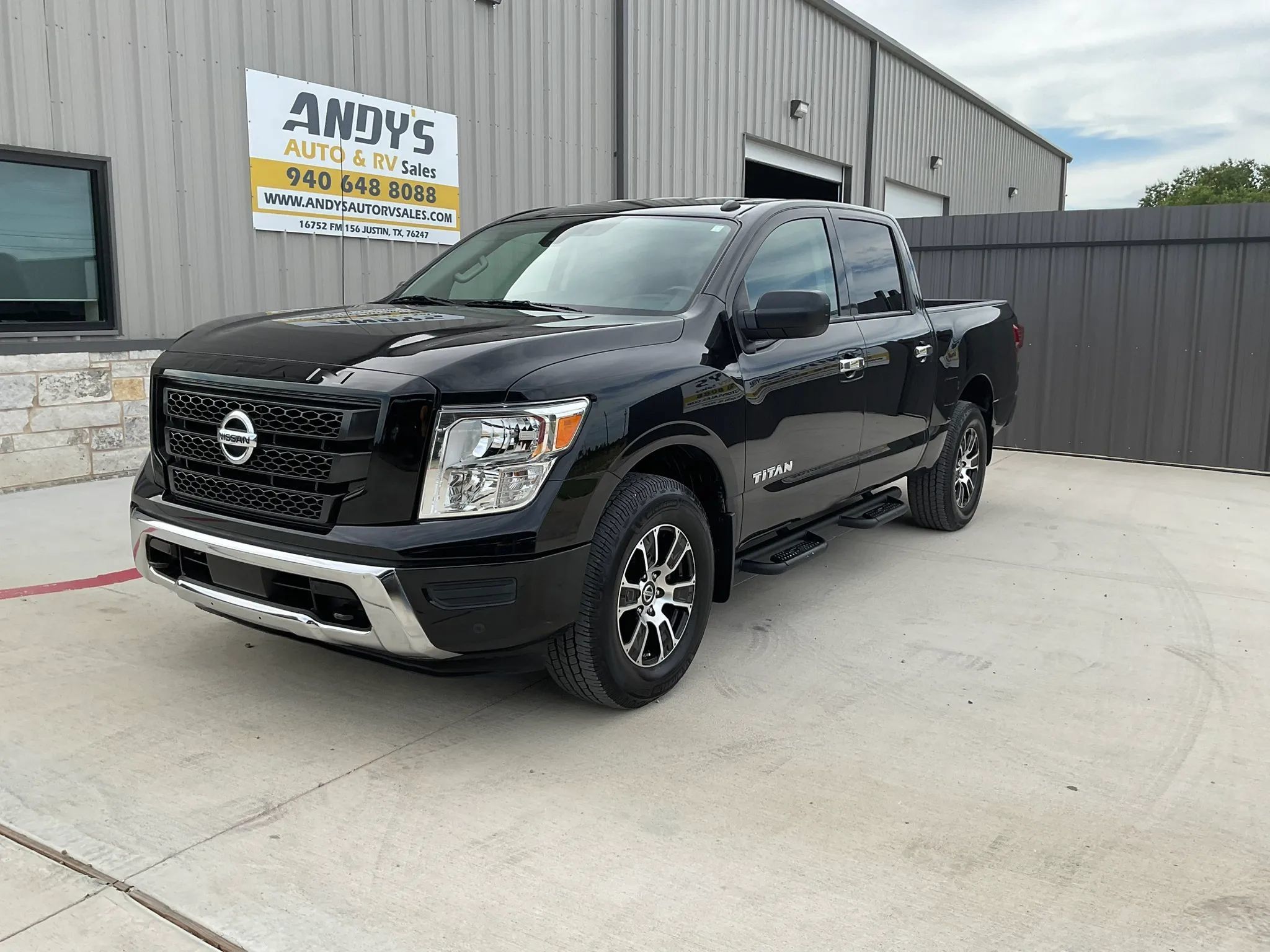 Used 2021 Nissan Titan SV w/ SV Convenience Package AWD/4WD image 4