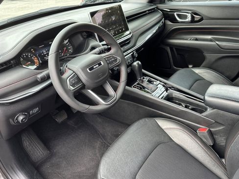 Used 2023 Jeep Compass Trailhawk image 12