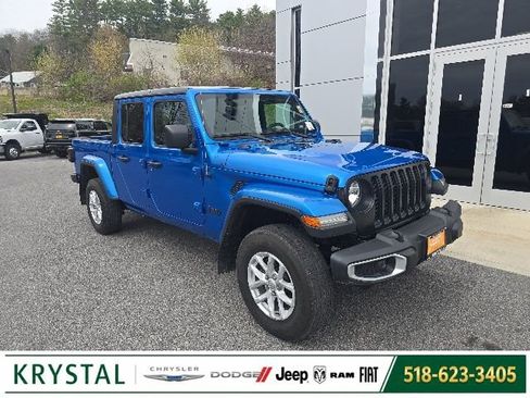 Certified 2023 Jeep Gladiator Sport AWD/4WD image 1