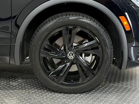Used 2023 Volkswagen Tiguan SE R-Line image 9
