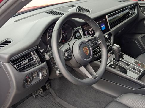 Certified 2026 Porsche Macan AWD/4WD image 4