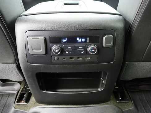 Used 2018 GMC Yukon SLT w/ Open Road Package image 21