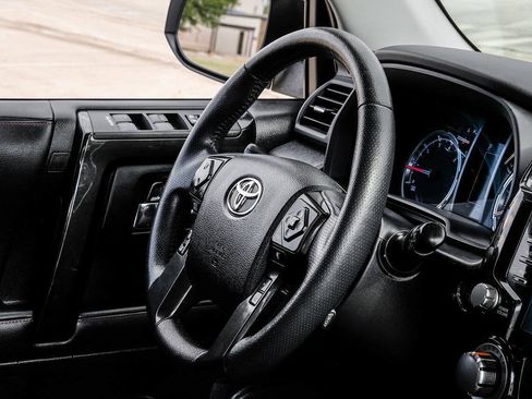 Used 2022 Toyota 4Runner TRD Off-Road AWD/4WD image 20