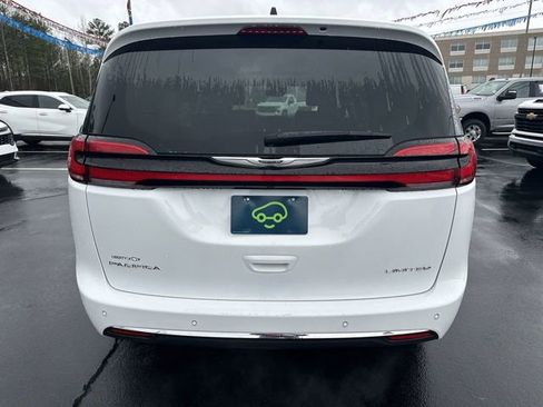 Used 2024 Chrysler Pacifica Limited image 7