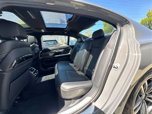 Used 2022 BMW 750i xDrive w/ Executive Package AWD/4WD image 16