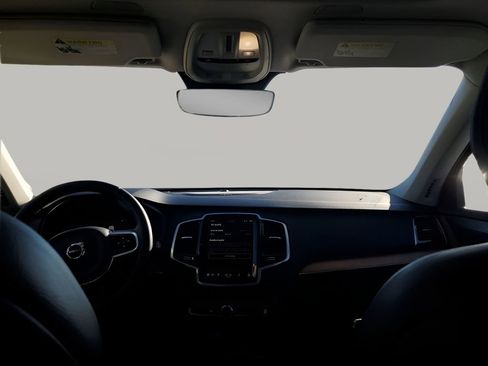 Used 2024 Volvo XC90 B6 Plus image 23