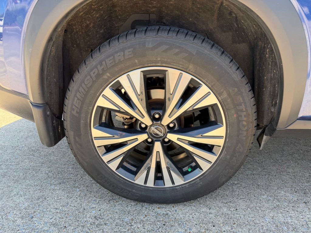 Used 2023 Nissan Rogue SV FWD image 5