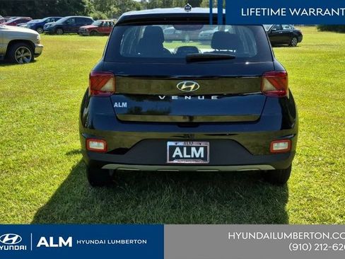 New 2026 Hyundai Venue SE FWD image 8