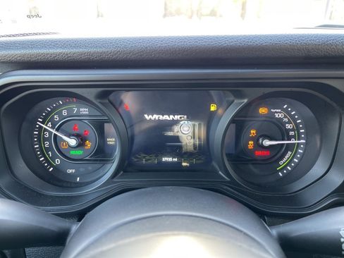 Used 2024 Jeep Wrangler Unlimited image 9